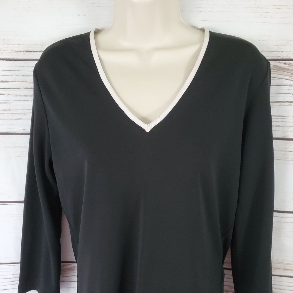 DKNY | V-Neck 3/4 Sleeve Top w White Trim - Picture 2 of 6